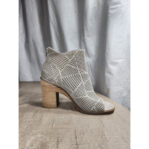 Lucky Brand Women's Size 8 M Cut Laser Leather Ankle Boots Booties (646) - Picture 4 of 8